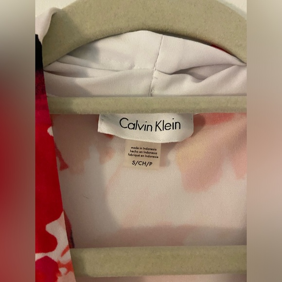 Chic Calvin Klein work blouse - Picture 2 of 3